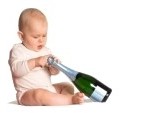 baby met fles champagne